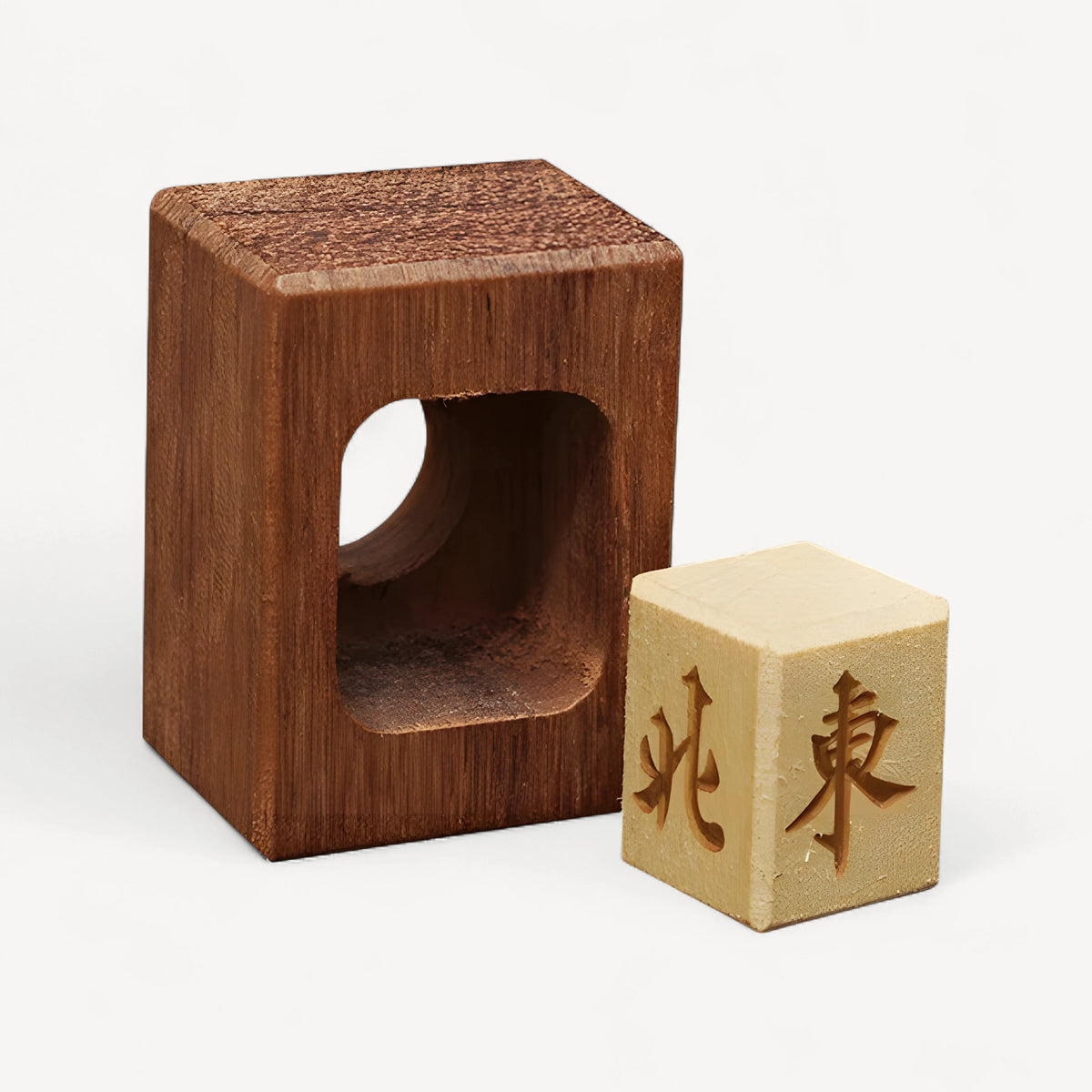 Square Wood Cypress: a brown wooden block with a window, next to a light wood cube marked 北 and 東