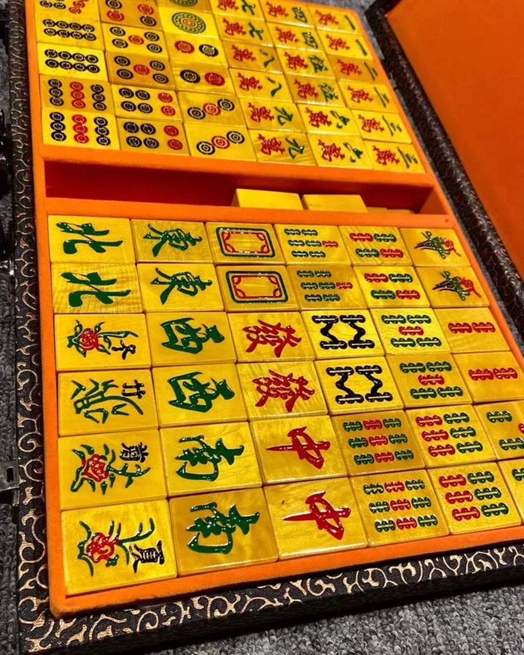 Redwood Mahjong Set - Gamboge — 3/4