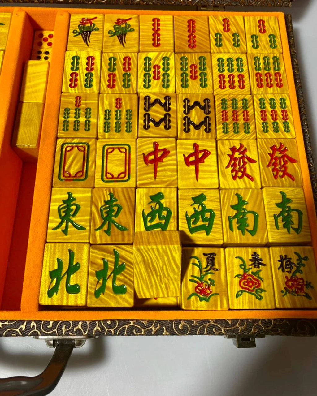 Redwood Mahjong Set - Gamboge — Rack