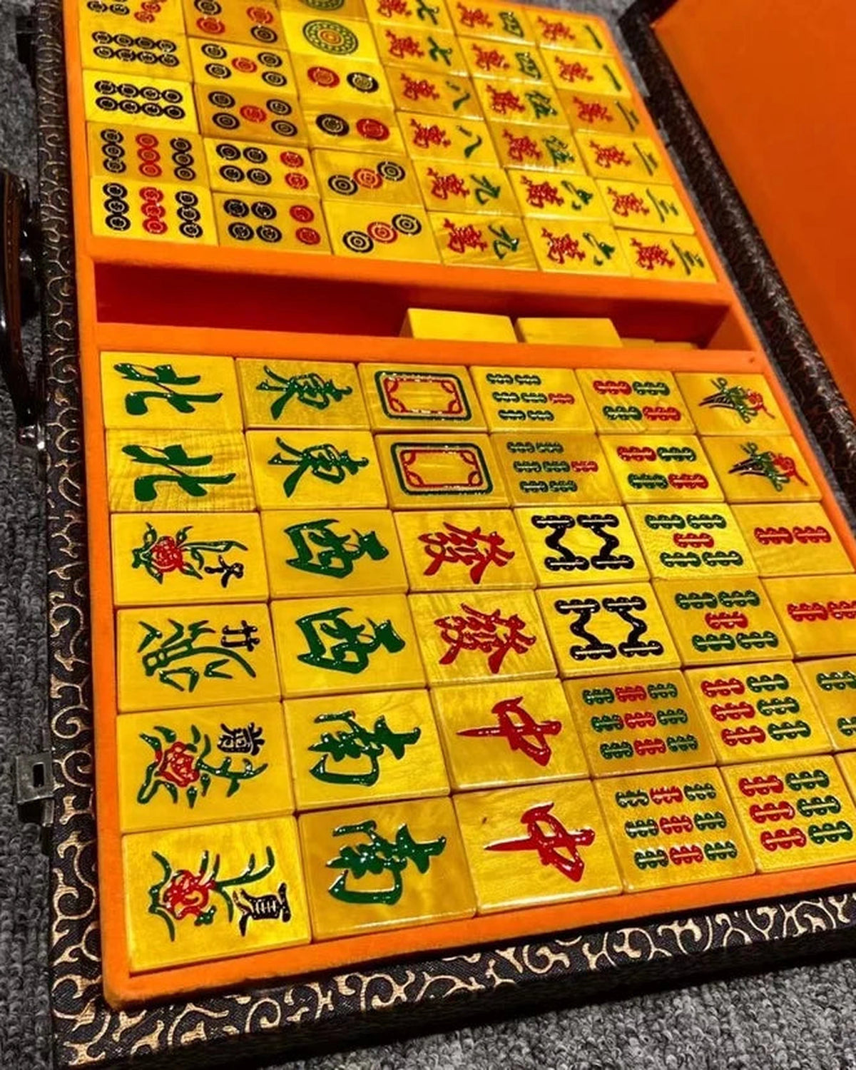 Redwood Mahjong Set - Gamboge — Loose tiles