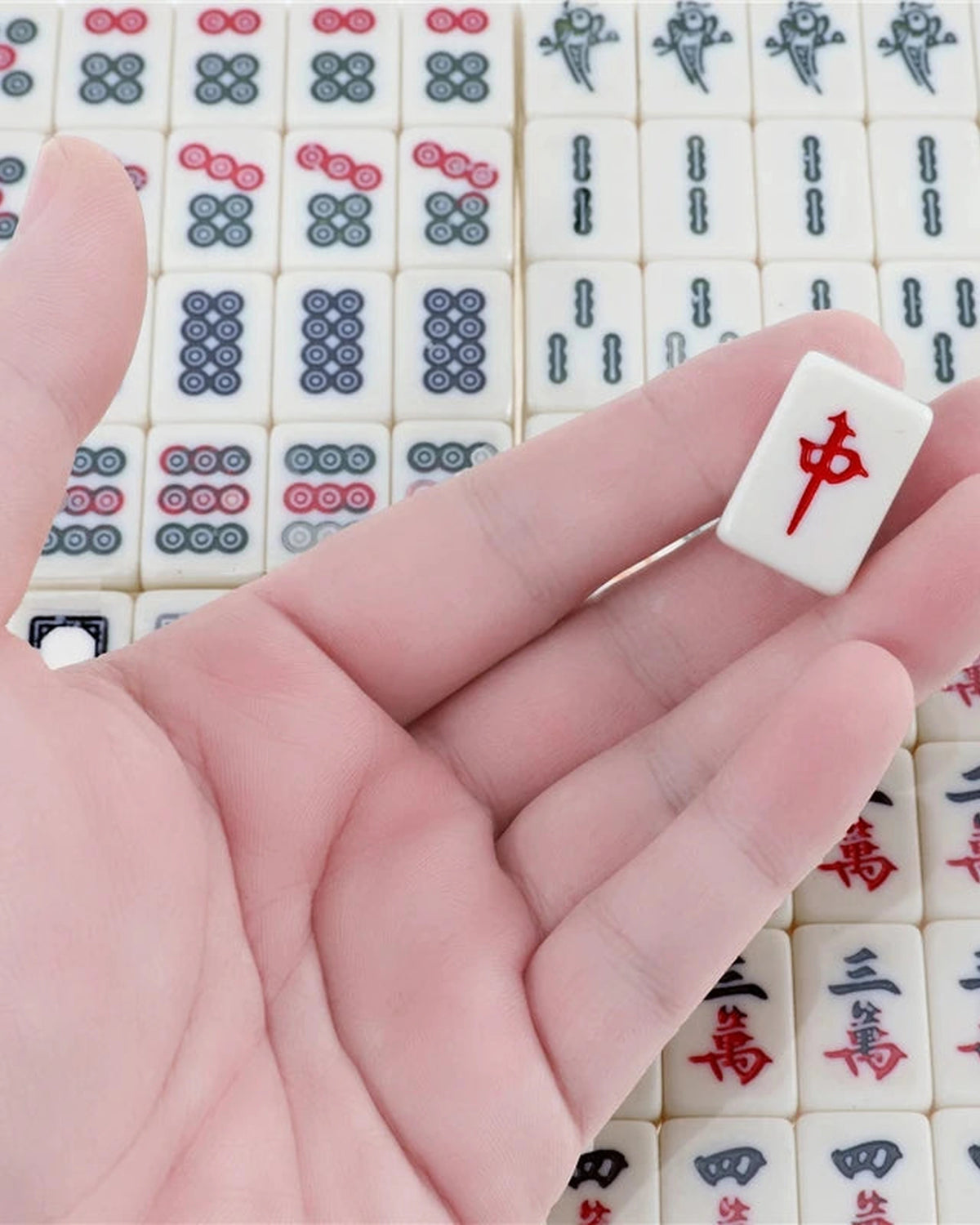 White Engraved Mahjong Set - Quartz — Single tile