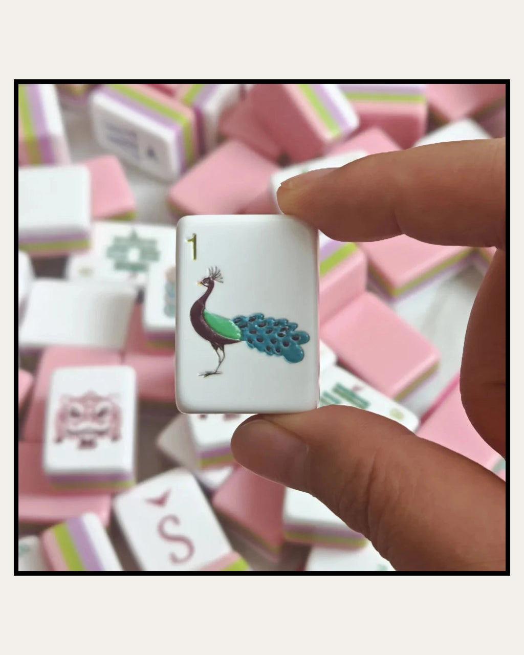 Peonia - Pink Mahjong Set - Four-Color Edges - Single view